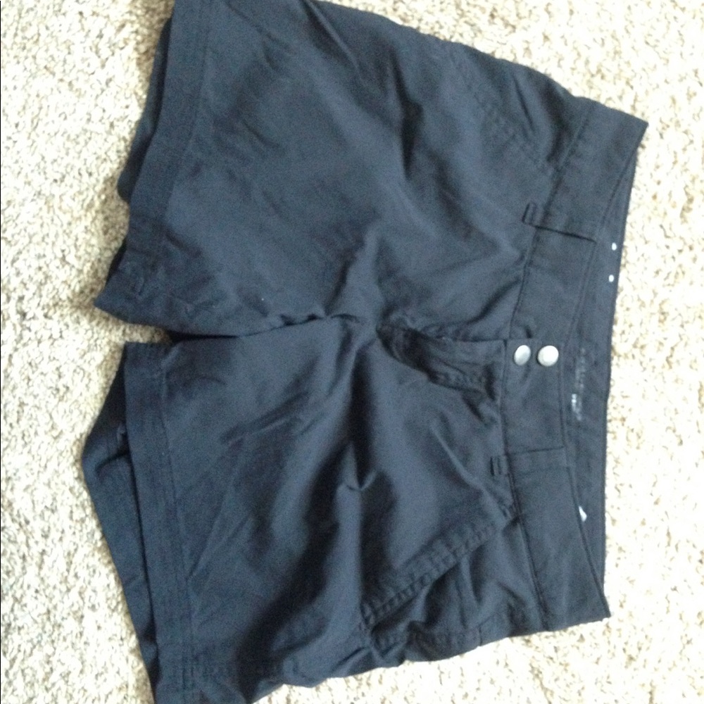 Columbia Omni-shield black shorts